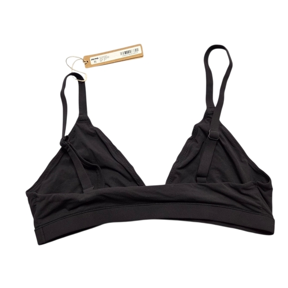 SKIMS FITS EVERYBODY TRIANGLE BRALETTE Wireless Bra Onyx Black Medium NWT - Picture 4 of 6